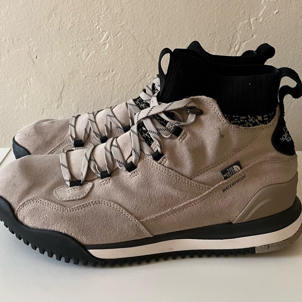 The North Face Back to Berkeley III Waterproof Men’s Hiking Boots Size 12